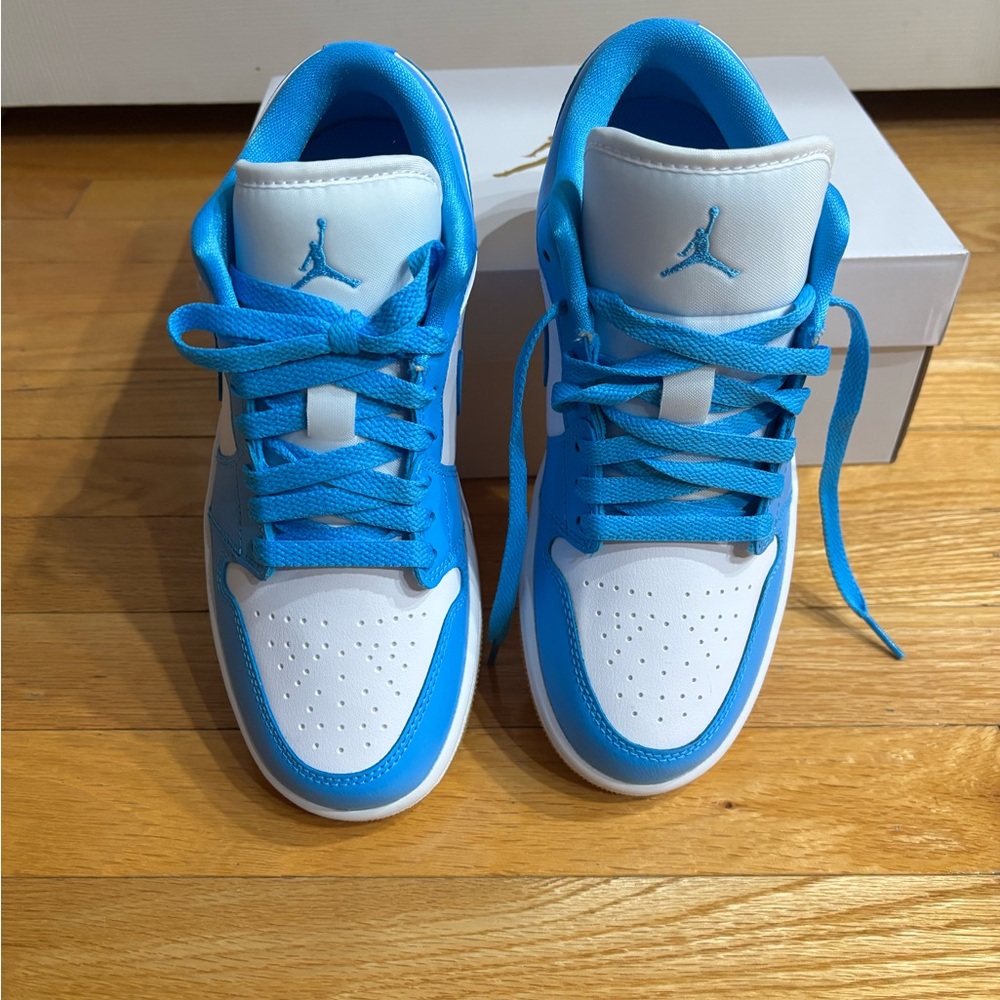 Jordan women’s Sneakers in Blue and White - Picture 2 of 5